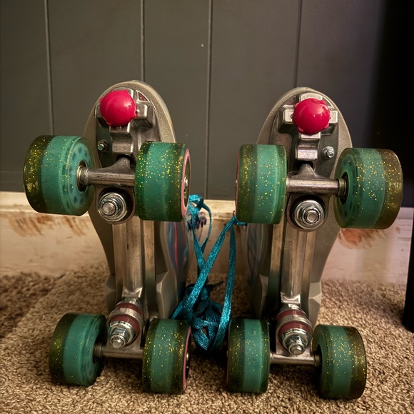Iridescent Impala Roller Skates - Picture 7 of 9